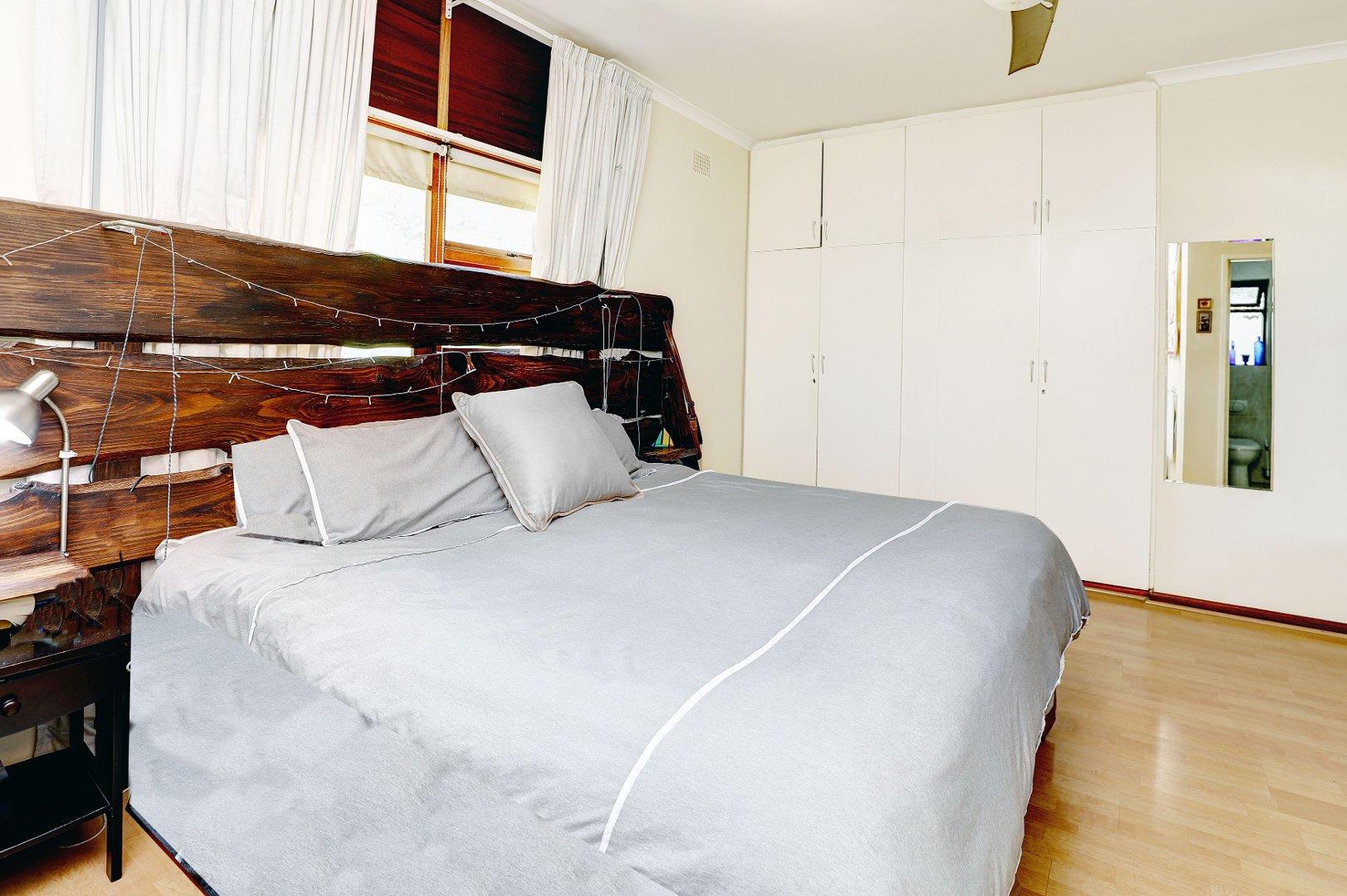 5 Bedroom Property for Sale in Loevenstein Western Cape